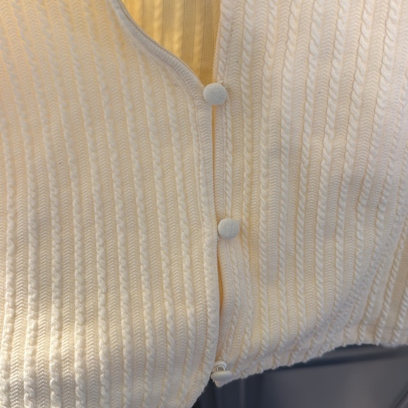 NWT Backyard Roses Shirt - Picture 4 of 4